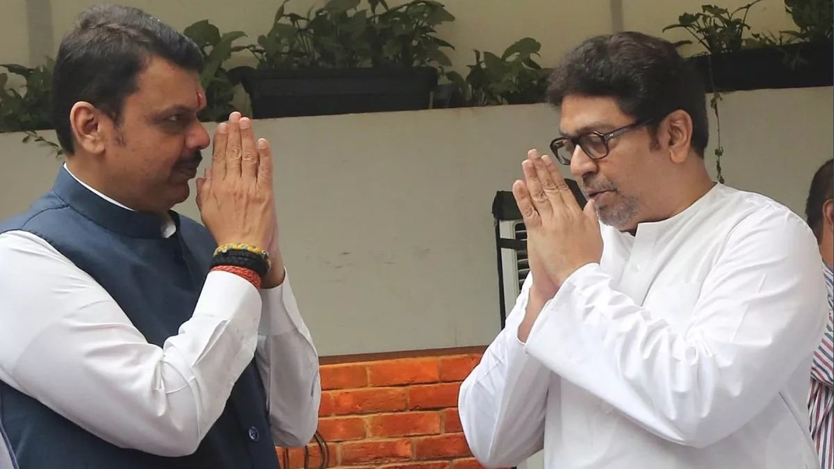 सीएम फडणवीस से मिले राज ठाकरे, महाराष्ट्र की राजनीति में हलचल तेज