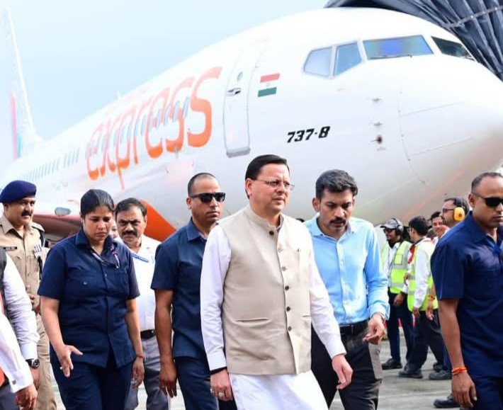 सीएम पुष्कर सिंह धामी ने एयर इंडिया एक्सप्रेस द्वारा संचालित देहरादून बेंगलुरु हवाई सेवा का फ्लैग ऑफ किया