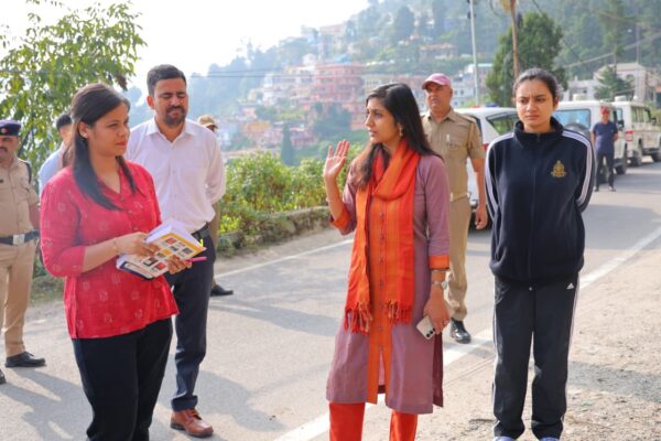 डीएम स्वाति एस. भदौरिया ने पौड़ी नगर की विभिन्न पार्किंग स्थलों का किया औचक निरीक्षण, पार्किंग व्यवस्था सुधार को लेकर दिए कड़े निर्देश