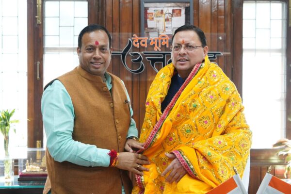 मुख्यमंत्री पुष्कर सिंह धामी से श्री बद्री-केदार मंदिर समिति के अध्यक्ष हेमंत द्विवेदी ने की शिष्टाचार भेंट