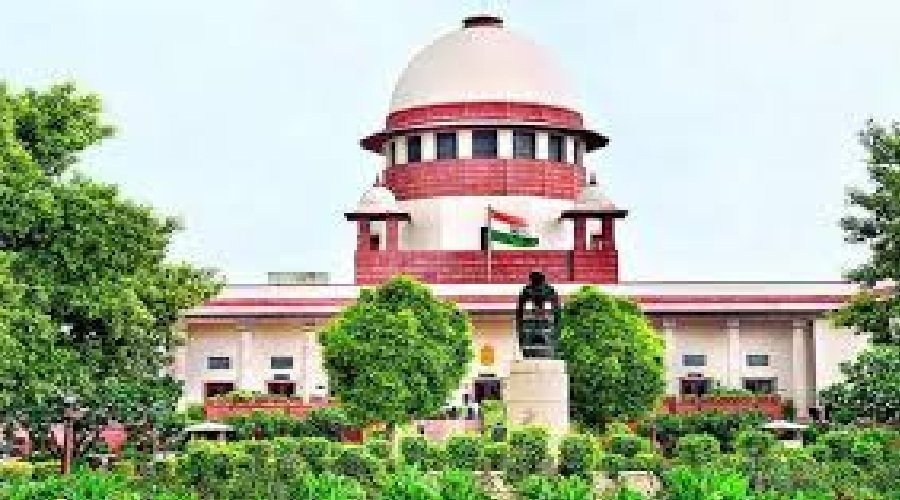 सुप्रीम कोर्ट में हंगामा : CJI बीआर गवई पर जूता फेंकने की कोशिश, सुरक्षा बढ़ाई गई
